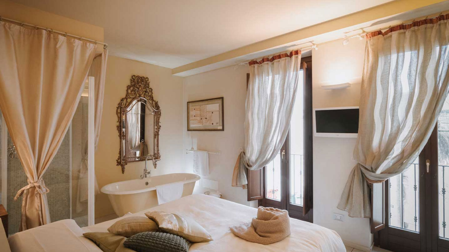 spazio-interno-con-camera-da-letto-e-letto-matrimoniale-camere-spazio-bianco-ivrea