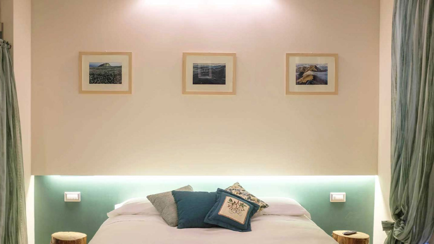 spazio-interno-con-letto-matrimoniale-residence-spazio-bianco-ivrea
